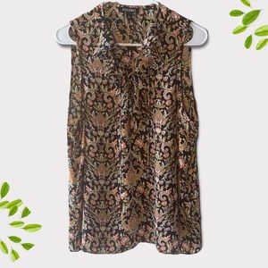 Roz & Ali Sleeveless Top Size Large Lightweight with front ruffled tie up